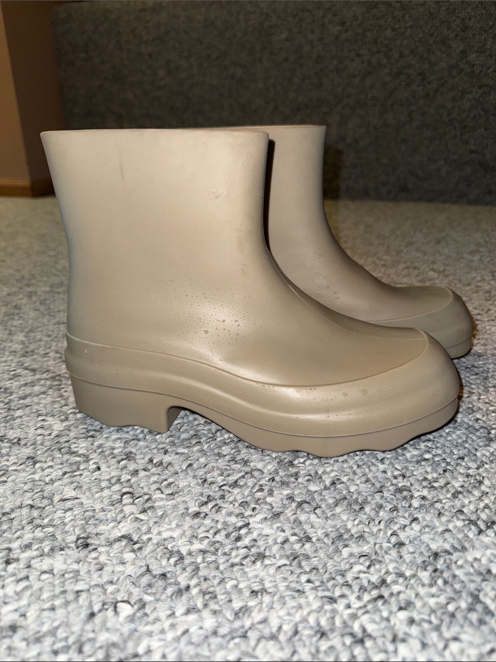 Vince Nia Rain Boot Size 8, Like New
